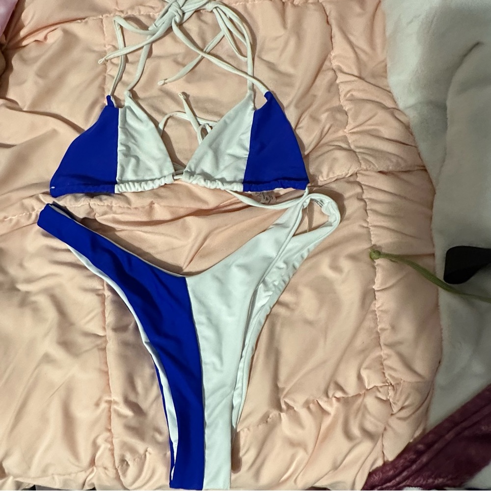 triangle bikini —medium